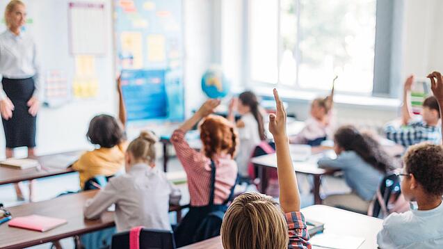 Kinder in einer Schulklasse 