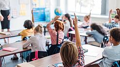 Kinder in einer Schulklasse 