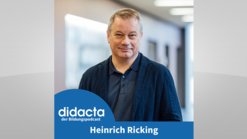 Bild von Heinrich Ricking mit dem didacta-Podcast-Logo.