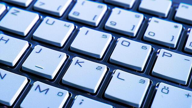 Eine Computer-Tastatur in Nahaufnahme.