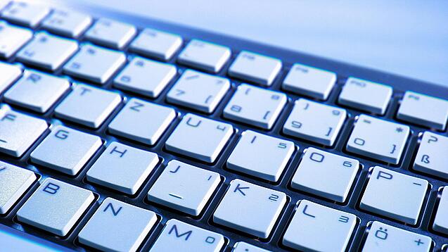 Eine Computer-Tastatur in Nahaufnahme.