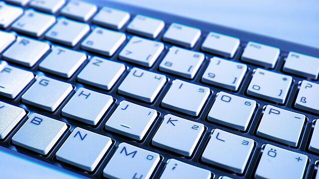 Eine Computer-Tastatur in Nahaufnahme.