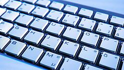 Eine Computer-Tastatur in Nahaufnahme.