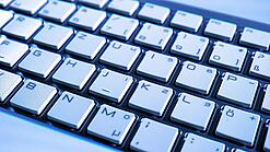 Eine Computer-Tastatur in Nahaufnahme.