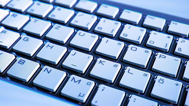 Eine Computer-Tastatur in Nahaufnahme.