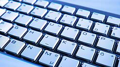 Eine Computer-Tastatur in Nahaufnahme.