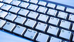 Eine Computer-Tastatur in Nahaufnahme.