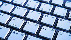 Eine Computer-Tastatur in Nahaufnahme.