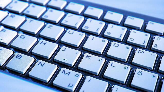 Eine Computer-Tastatur in Nahaufnahme.