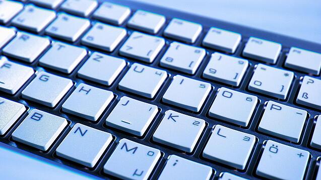 Eine Computer-Tastatur in Nahaufnahme.