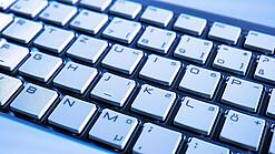 Eine Computer-Tastatur in Nahaufnahme.