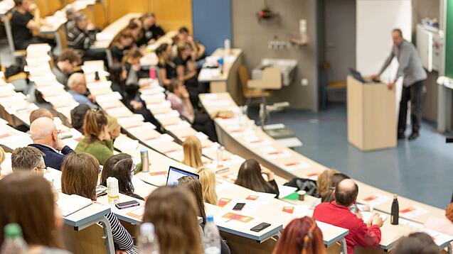 Studierende in einem Hörsaal
