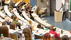 Studierende in einem Hörsaal