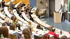 Studierende in einem Hörsaal