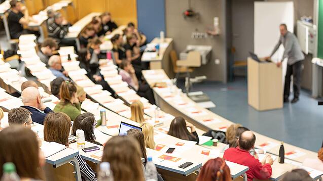 Studierende in einem Hörsaal
