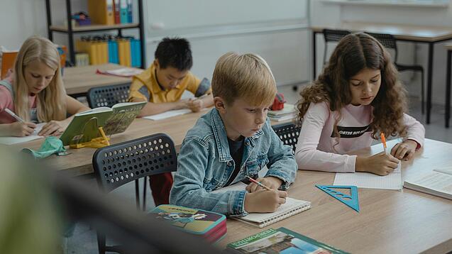 Schüler in einem Klassenzimmer.