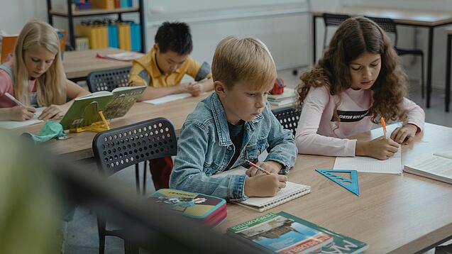Schüler in einem Klassenzimmer.