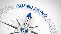 Kompassnadel zeigt auf das Wort Ausbildung