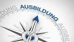 Kompassnadel zeigt auf das Wort Ausbildung