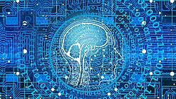 Eine futuristische und stilisierte Darstellung eines Gehirns mit Schaltkreisen und Binärcode im Hintergrund.