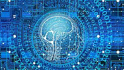 Eine futuristische und stilisierte Darstellung eines Gehirns mit Schaltkreisen und Binärcode im Hintergrund.