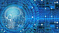Eine futuristische und stilisierte Darstellung eines Gehirns mit Schaltkreisen und Binärcode im Hintergrund.